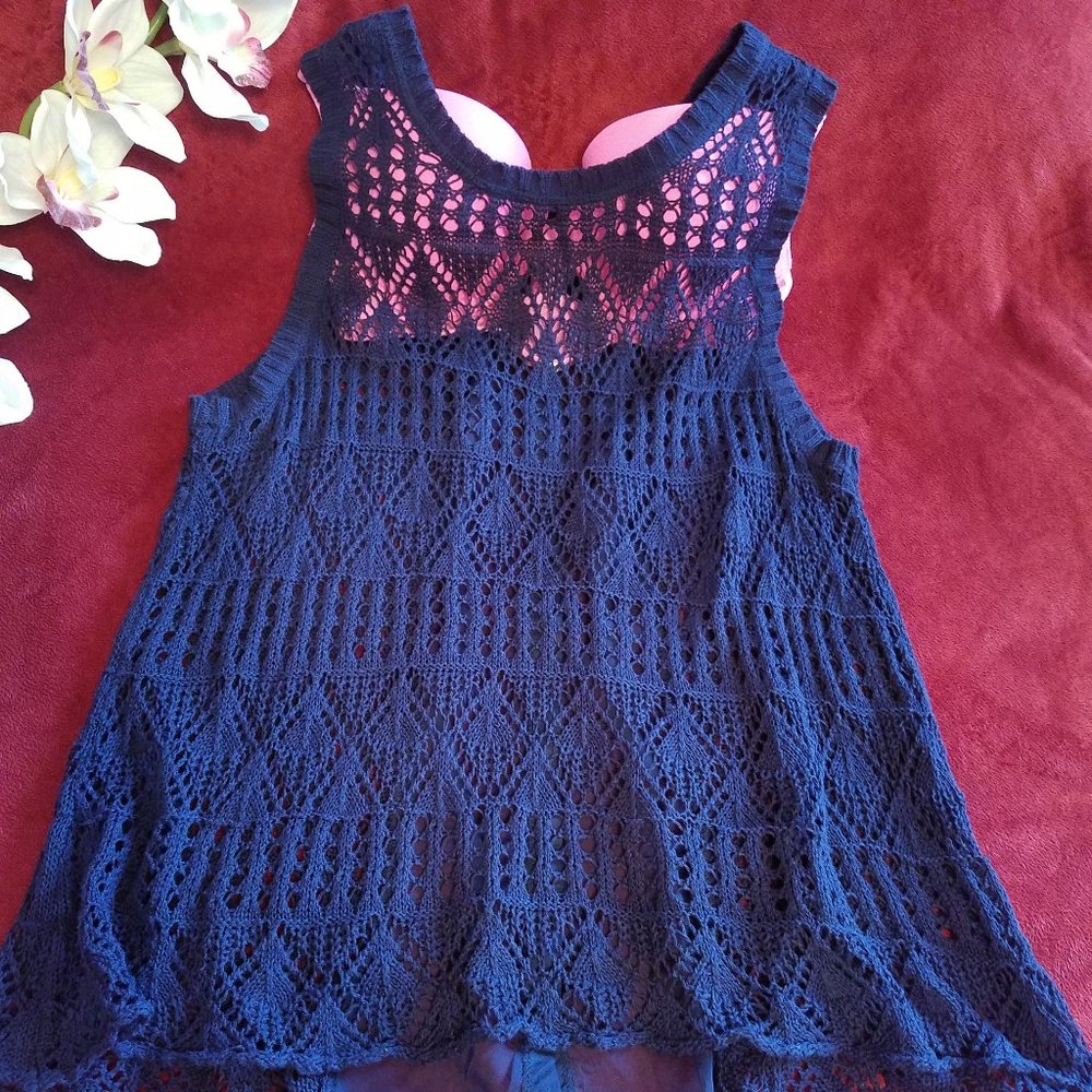 Sheer button back Tank - Picture 8 of 9